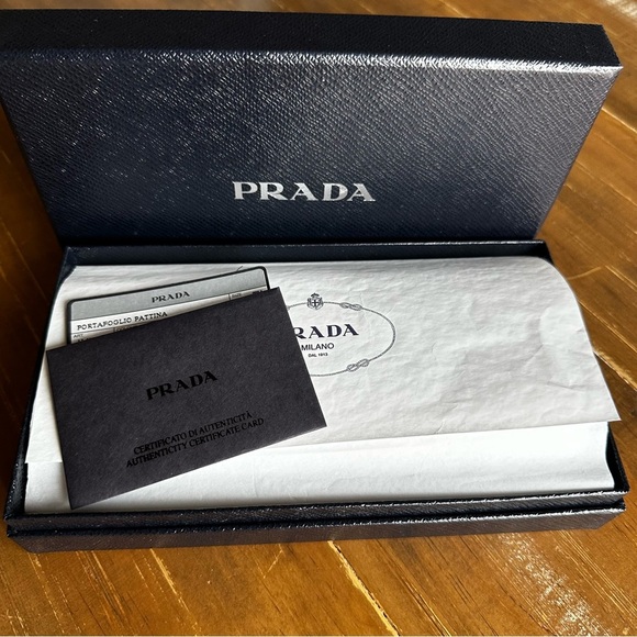 Authentic Prada Portafoglio Pattina
Large Saffiano Leather Wallet Fiery Red - Picture 16 of 16